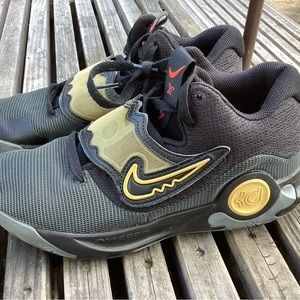 NIB NIKE KD TREY 5 X BLK METALLIC GOLD GREY DD9538 Size 9.5 usa Basket Ball Shoe